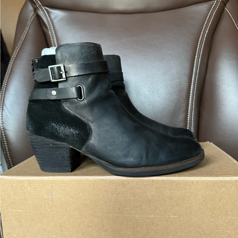 WOMENS KORKS ROHIT ALMOND TOE BLOCK HEEL BLACK ZIP UP BOOTIE SIZE 7 SUPER COMFY